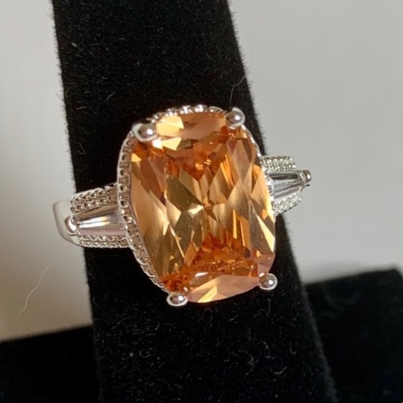 Bellle Aire Boutique Jewelry - Beautiful Topaz 925 Sterling Ring